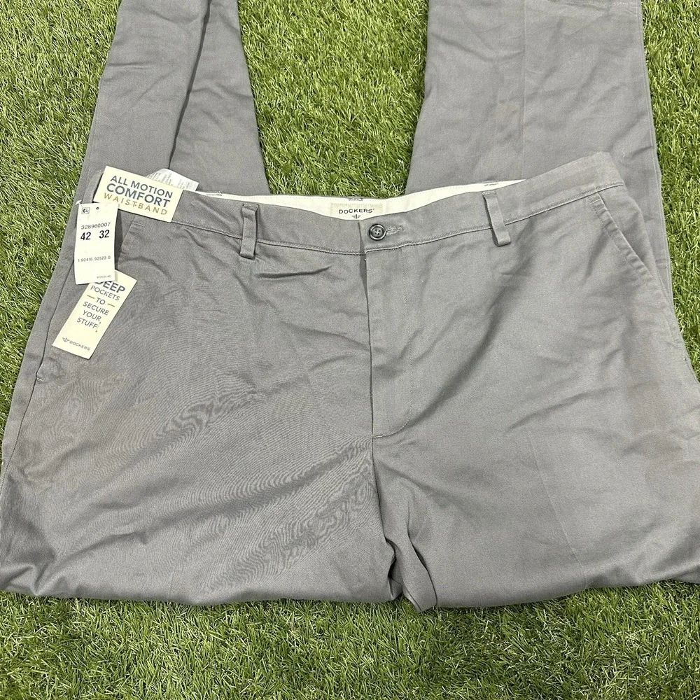 NEW Men's Dockers Signature Khaki‎ Slim Fit w Stretch Comfort Waist Gray 42x32